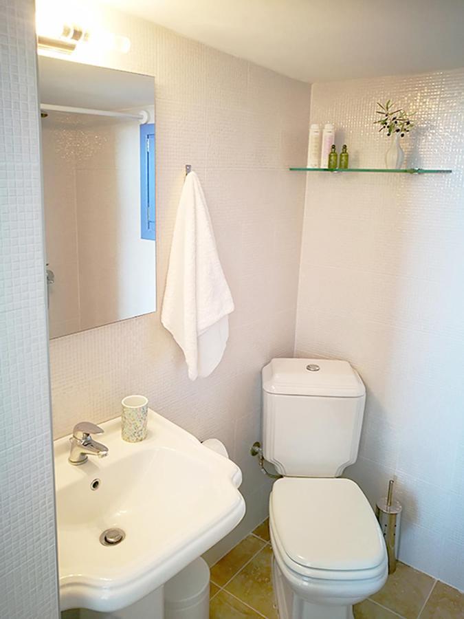 Olive Bay Hilltop Apartments Đảo Amolianí Ngoại thất bức ảnh